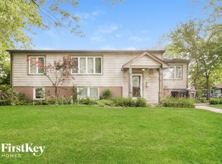9002 Poplar Rd, Orland Park, IL 60462
