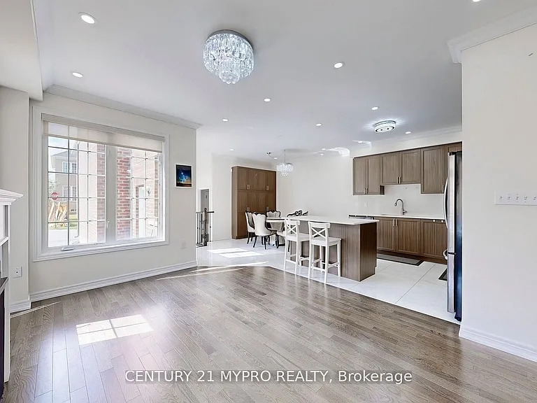 13 N Rexford Dr — Photo 8