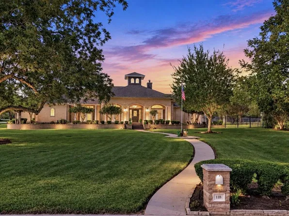 118 Waterfront Dr, Montgomery, TX 77356