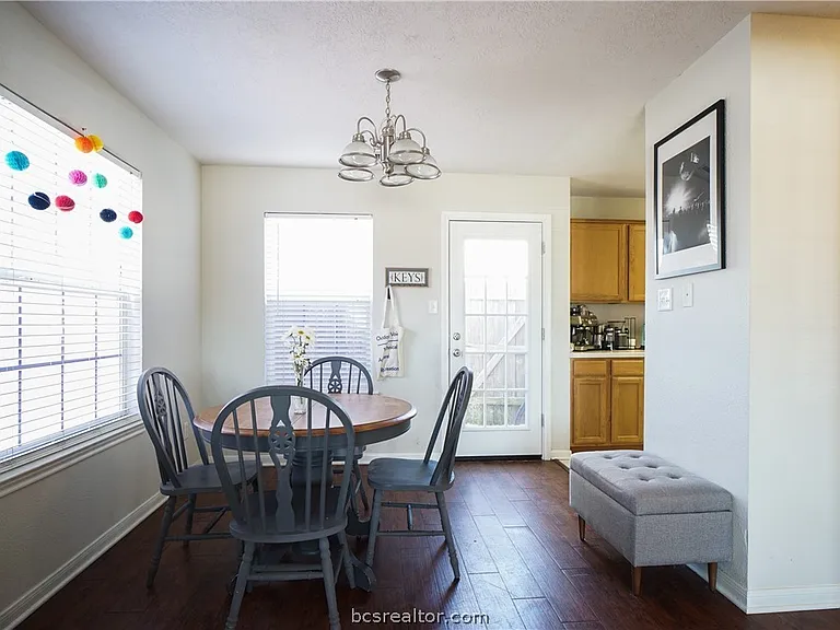 505 Thornton Ct — Photo 12