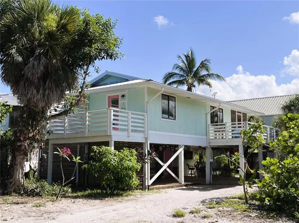 8662 Grand Ave, Placida, FL 33946