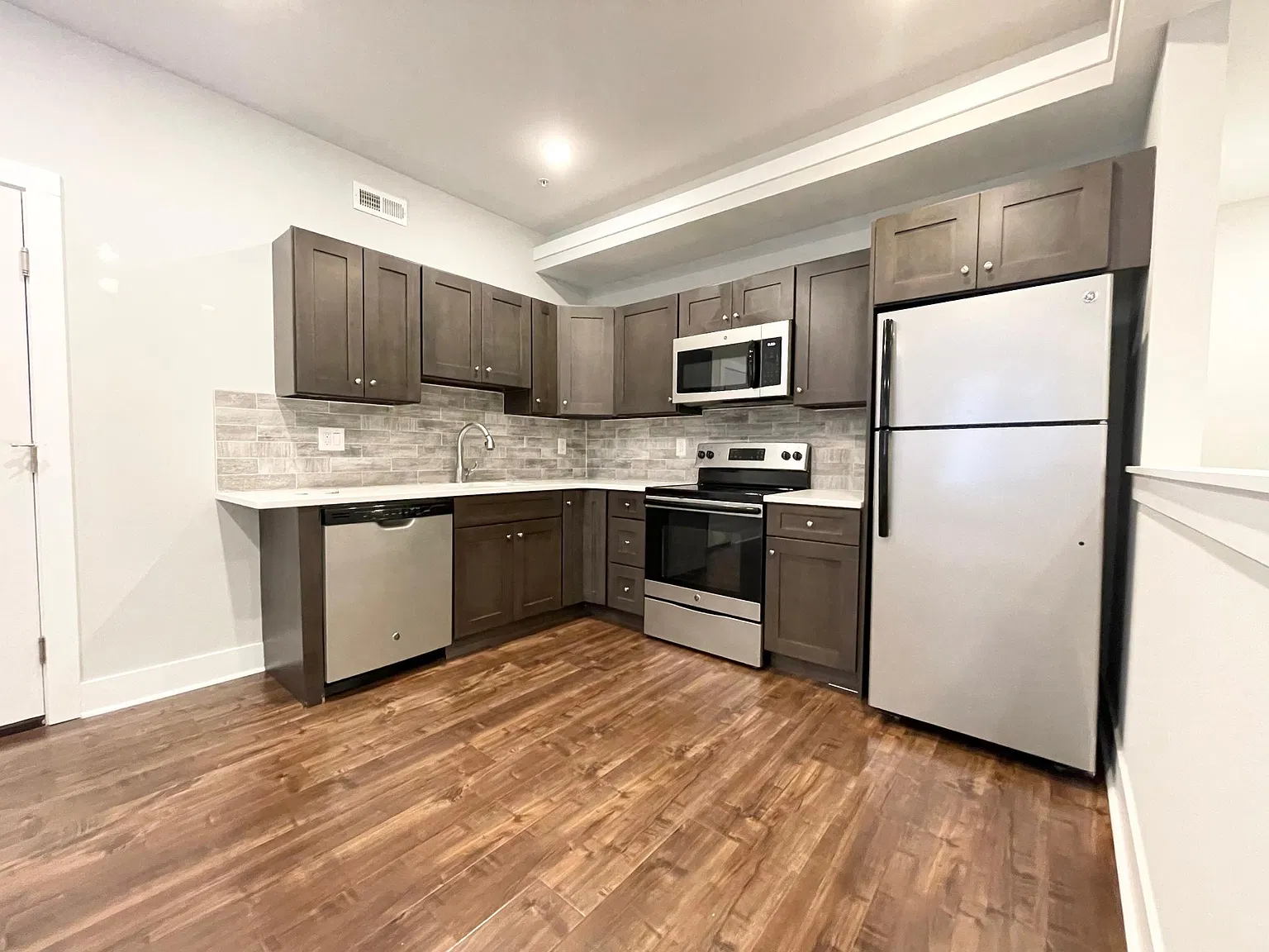1 bed, 840 sqft, $1,450 — Photo 2