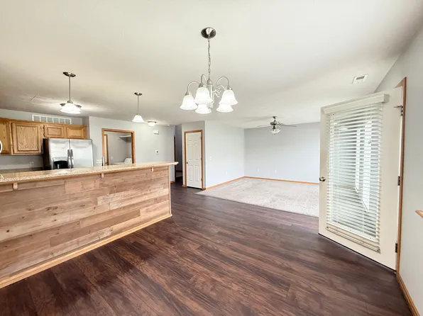 6032 Glenbrook Ln, Lincoln, NE 68512