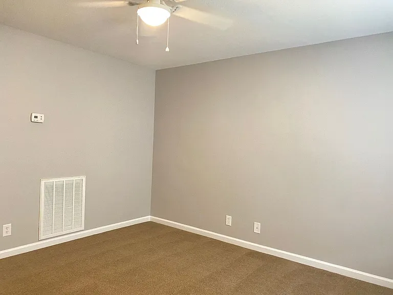 944 Kingsbury Dr — Photo 5
