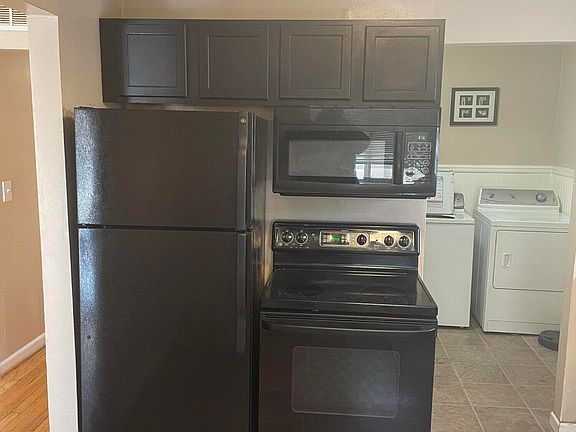 4th image of 23523 Stewart Ave