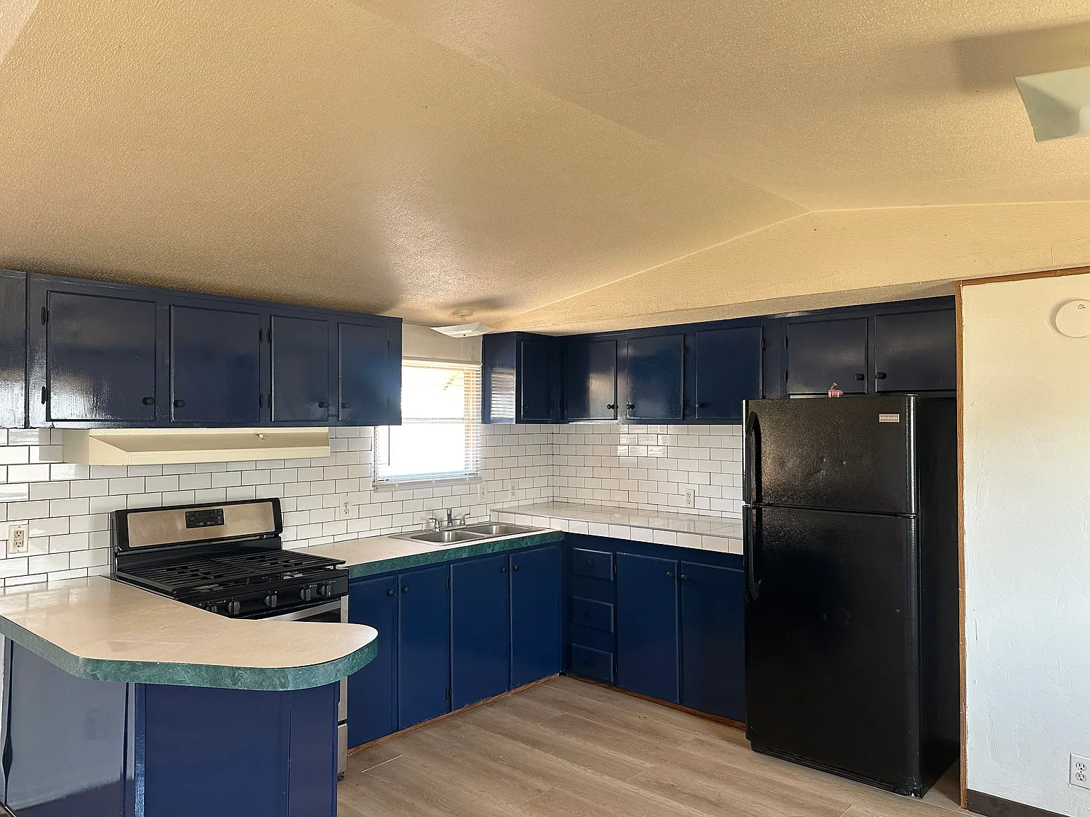 2 bed, $950 — Photo 1