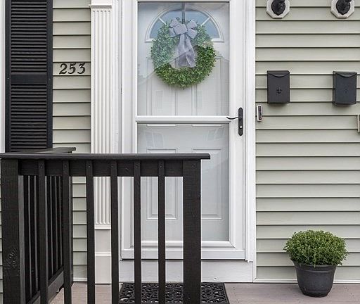 4th image of 253 Hilldale Ave