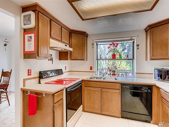 The spacious kitchen is great for entertaining. 