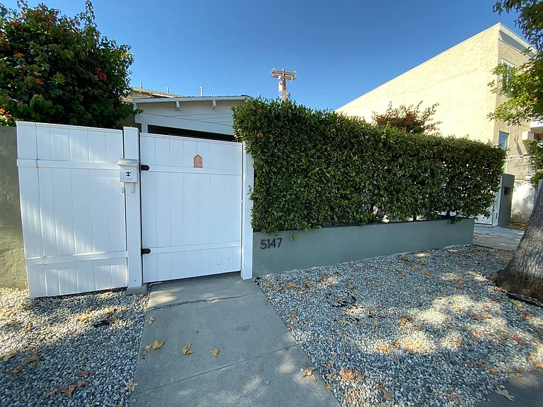5147 Riverton Ave — Photo 24