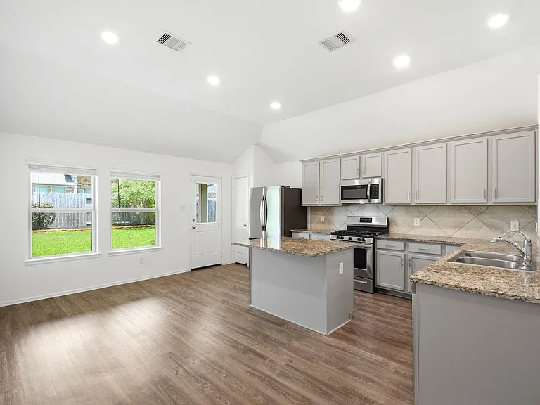 9327 Clearwater Bluff Ln — Photo 3