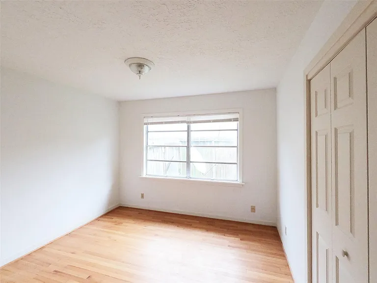 5231 Beechnut St — Photo 9