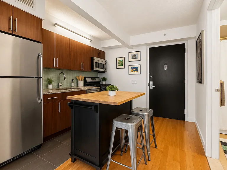 555 W 23rd St #S4K — Photo 7