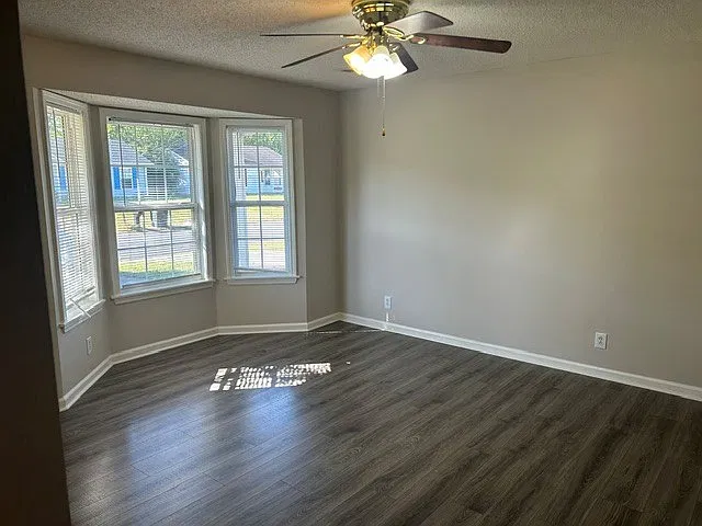 3 bed, 963 sqft, $1,150 — Photo 2