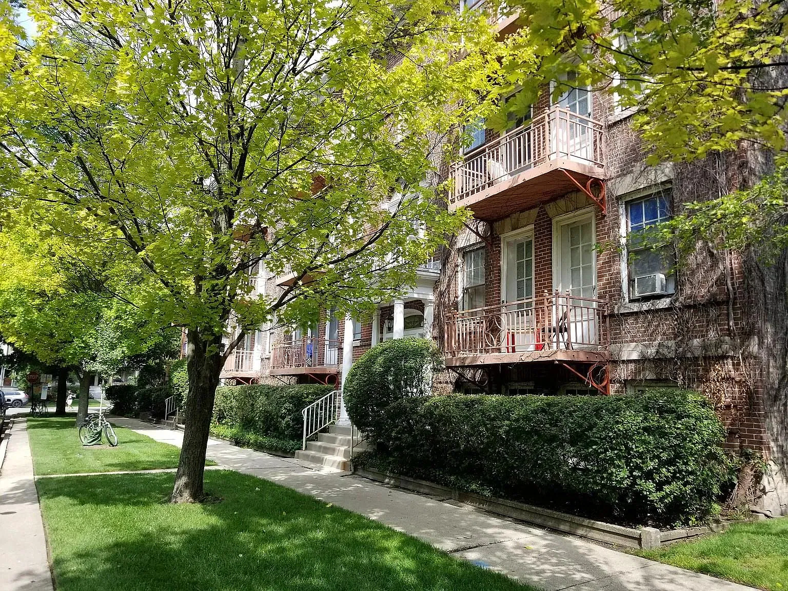 639 Library Pl — Photo 3
