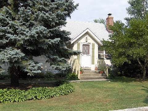 Beautiful Tudor -like Cape