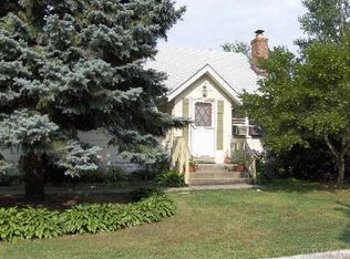 16 Peacock Rd, Rocky Point, NY 11778