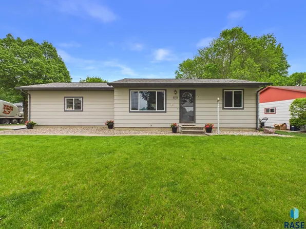 2600 S Chapelwood Ave, Sioux Falls, SD 57110