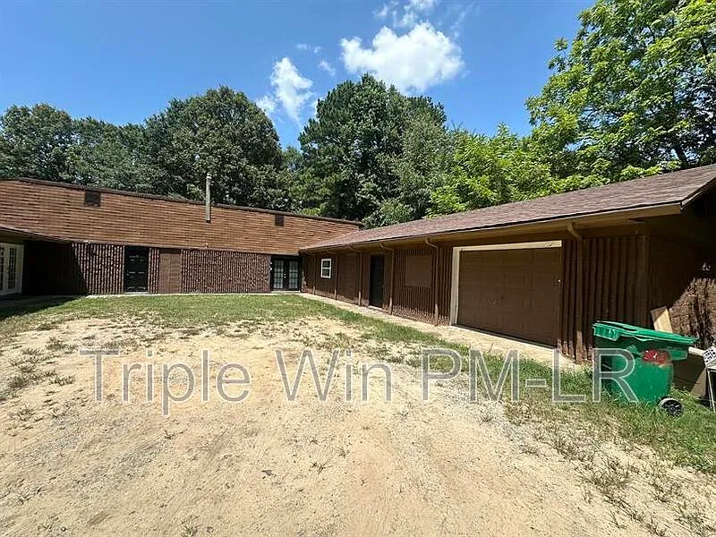 2 bed, 1.0 bath, $980 — Photo 2