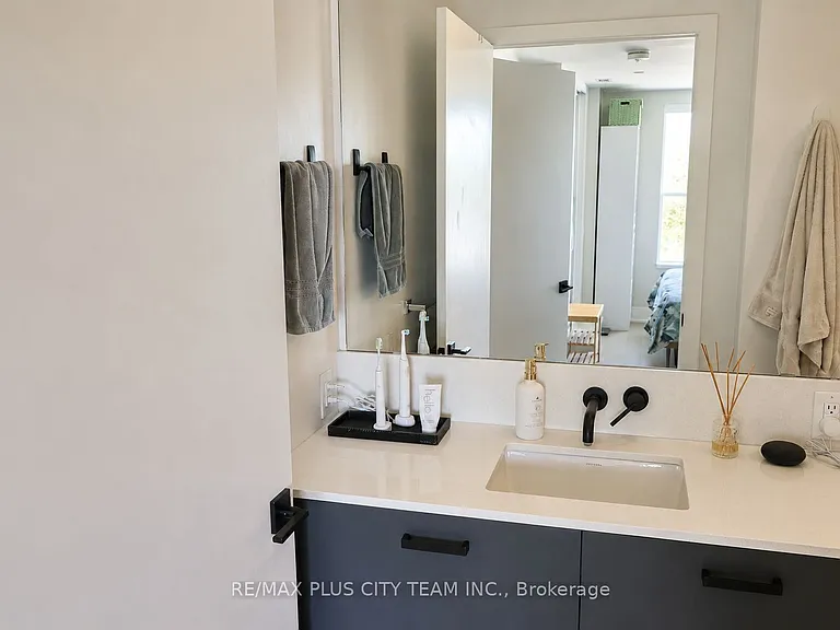 1888 Queen St E #507 — Photo 7