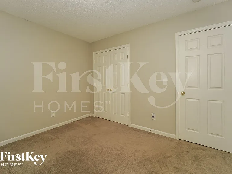 217 Kinnley Ct — Photo 9