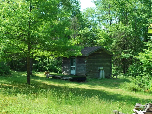 5 Moose Run Road, Wellington, ME 04942