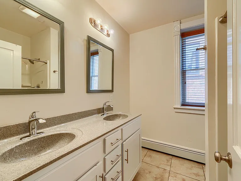 1120 Green Street — Photo 9