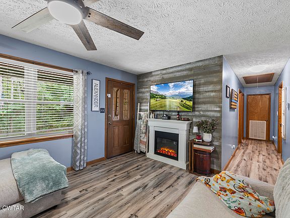 2nd image of 100 Fox Ln