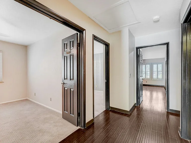 538 Lambeth Ct — Photo 33