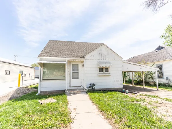 209 S Locust St, Glenwood, IA 51534