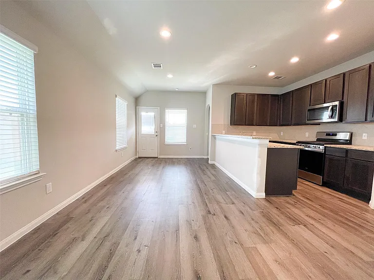 6515 James Michael Dr — Photo 4