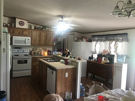 3rd image of 1214 W Moss St