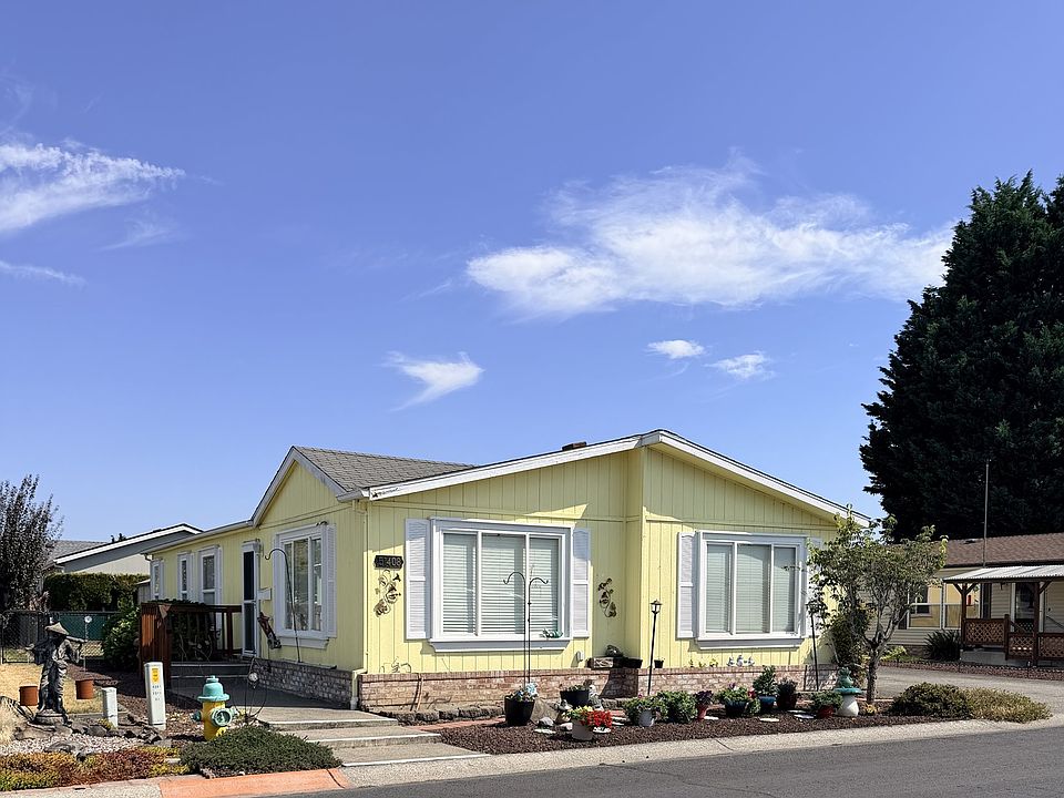 2nd image of 51408 SE Springlake Loop #142