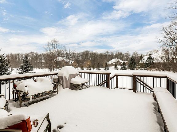 4th image of 22144 Roberts Dr