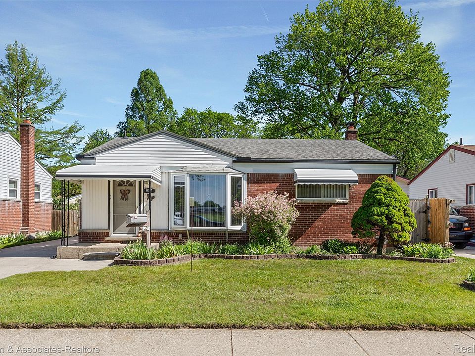 1st image of 917 E Farnum Ave