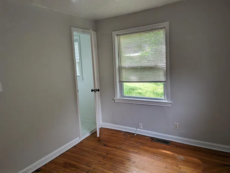 3309 Delano St — Photo 10