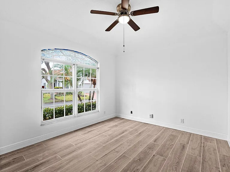 5122 Elpine Way — Photo 12