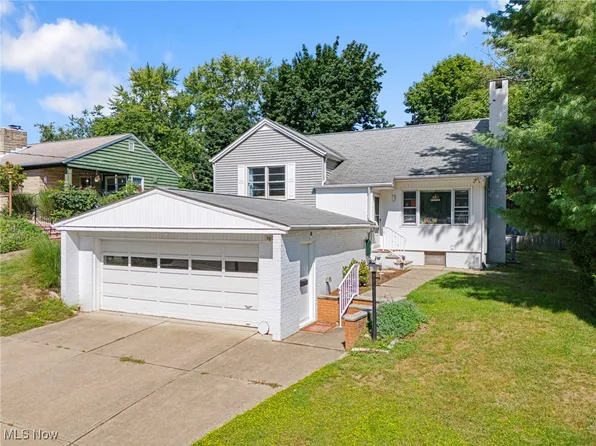 103 Maplecrest St SW, North Canton, OH 44720