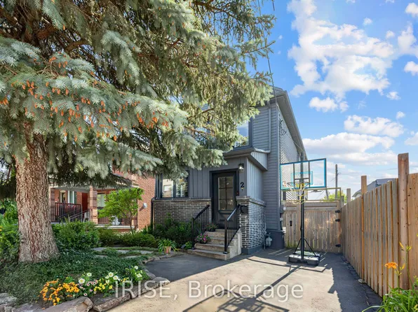 2 Beechwood Ave, Toronto, ON M6N 4T1