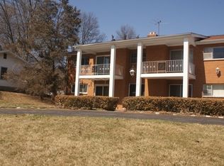 3 Heartwoods Ct APT E, Saint Louis, MO 63132
