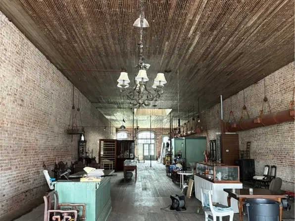 502 S Main St, Calvert, TX 77837