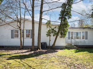 1828 E Clear Lake Rd, Buchanan, MI 49107