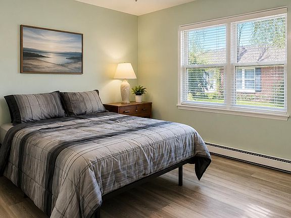 4th image of 280B Kingston Court #2001