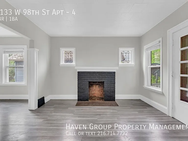 2133 W 98th St #4 — Photo 9