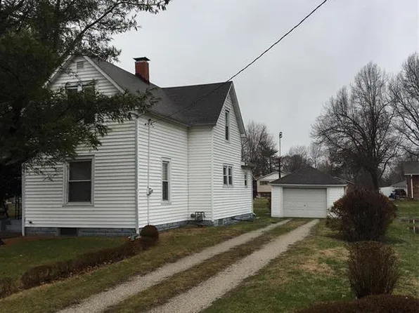 416 W Spring St, Staunton, IL 62088
