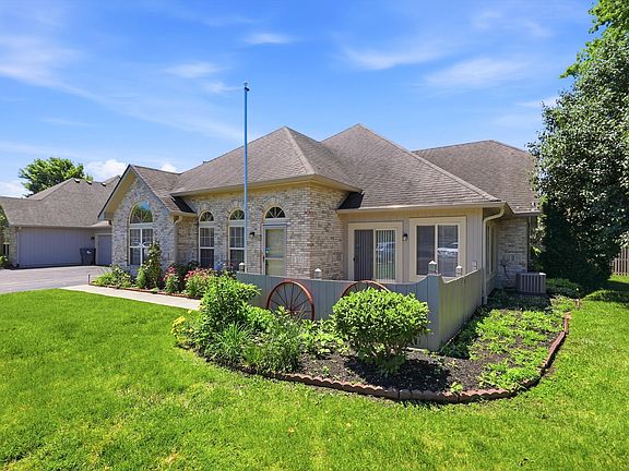 3rd image of 4824 Bridgefield Dr