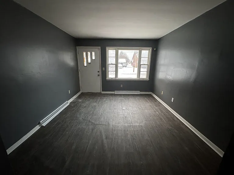 577 E Florida Ave — Photo 7