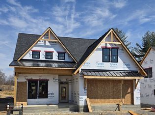 802 Country Club Ct, Johnson City, TN 37601