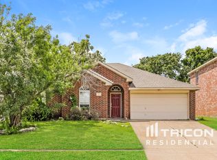 416 Hidden Ridge Dr, Burleson, TX 76028