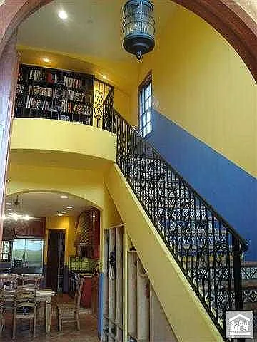 6 bed, 3000 sqft, $1,050 — Photo 3