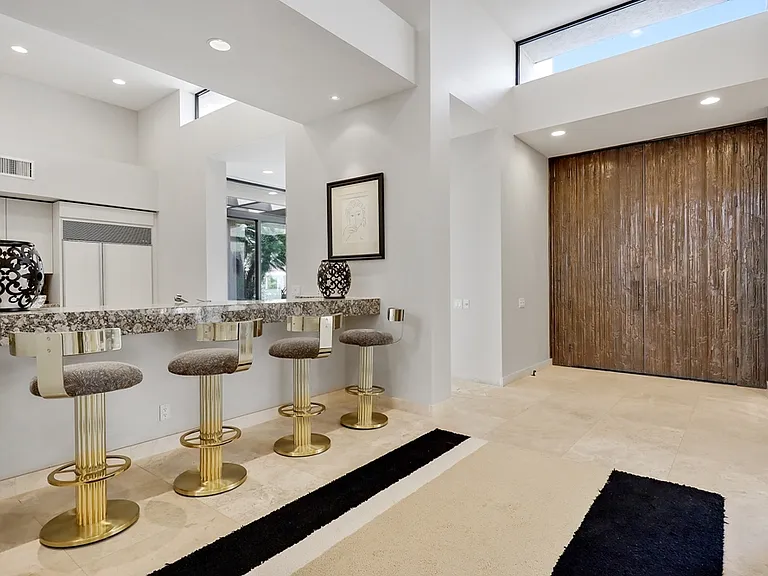 73115 Crosby Ln — Photo 8